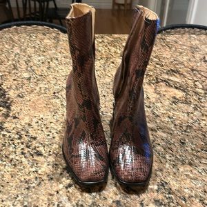 Brand new beautiful Italian leather snakeskin boots